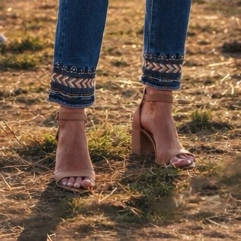 Driftwood Colette womens Jeans sz 28/6 Boho Embroidered Cuff Stretch Denim Ankle - Picture 13 of 13